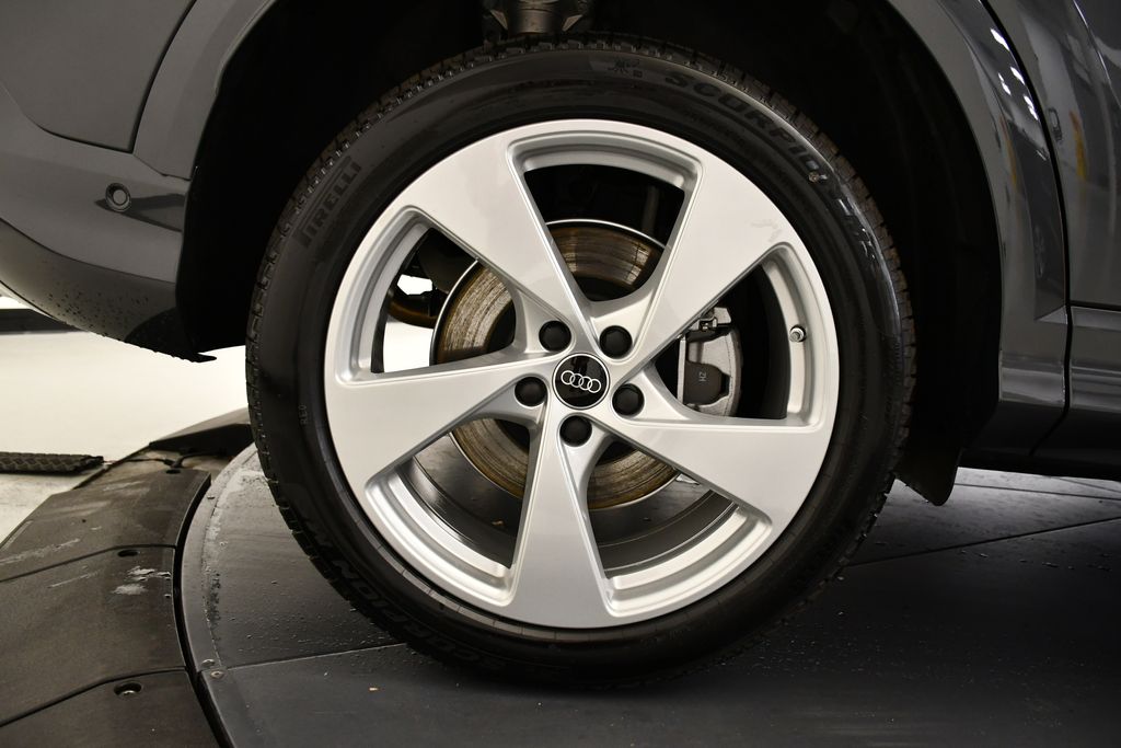 Thumbnail: 2025 Audi Q5 - 15