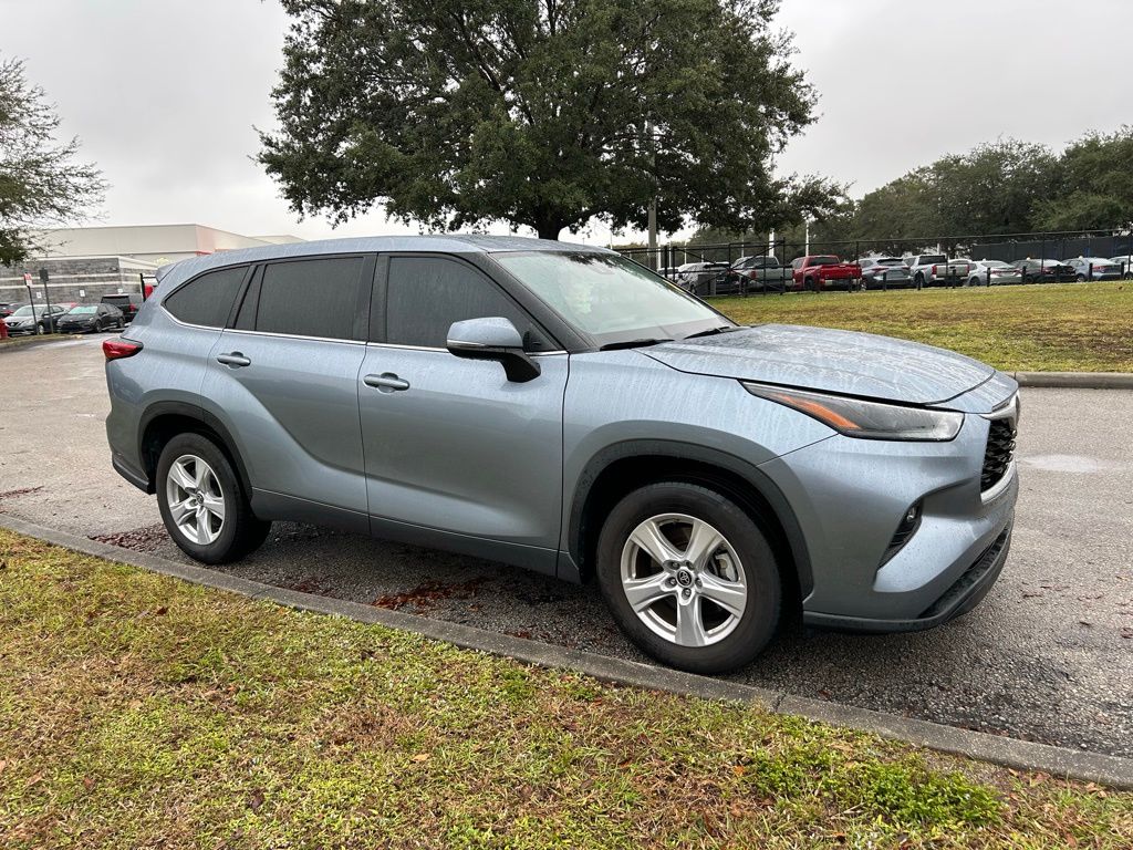 Thumbnail: 2023 Toyota Highlander - 7