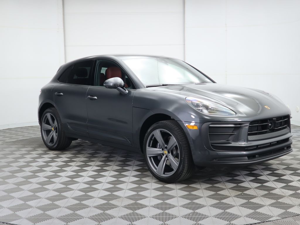 2025 Porsche Macan  3