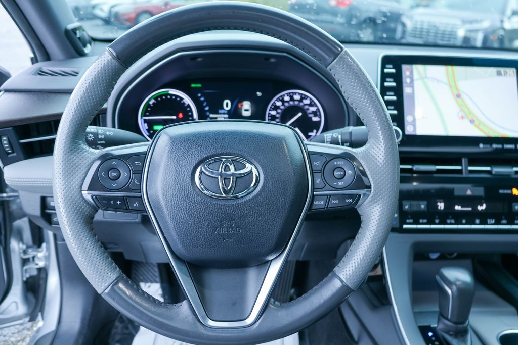 2019 Toyota Avalon Hybrid Limited 18