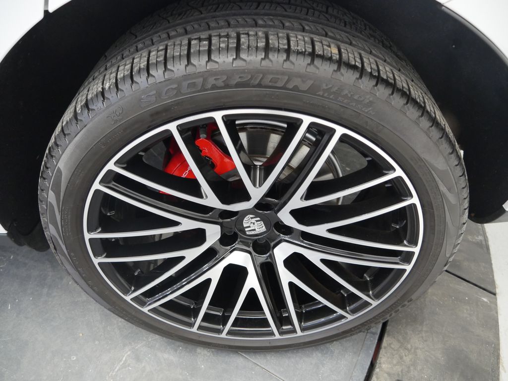 Thumbnail: 2023 Porsche Macan - 14