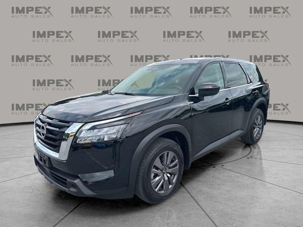 2024 Nissan Pathfinder S's photo