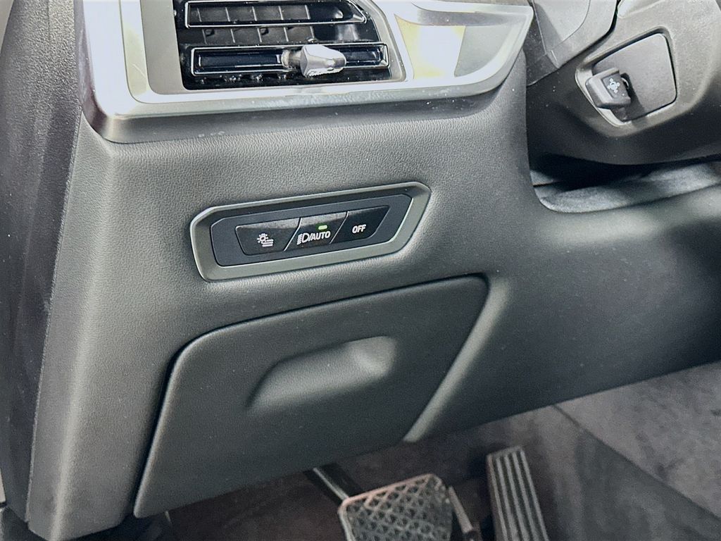 Thumbnail: 2025 BMW X7 - 10