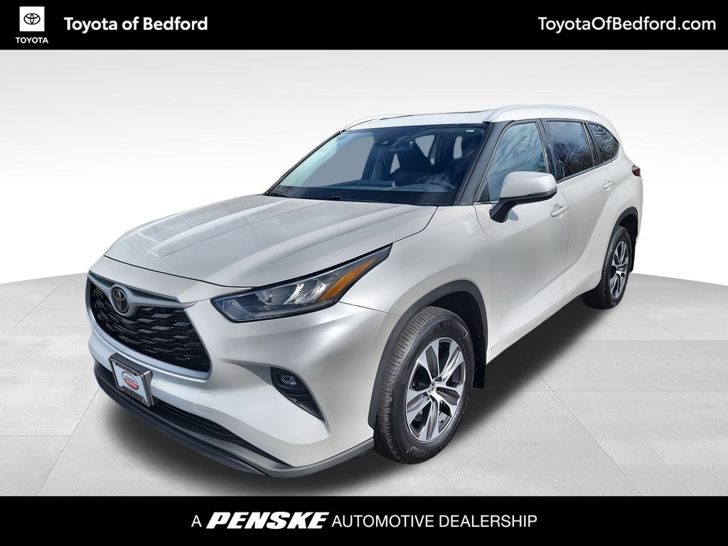 2022 Toyota Highlander XLE -
                Bedford, OH