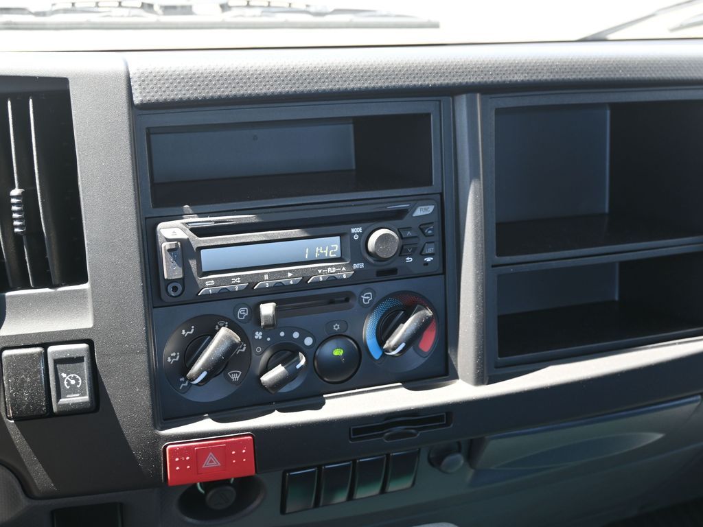 2024 Isuzu NPR HD 