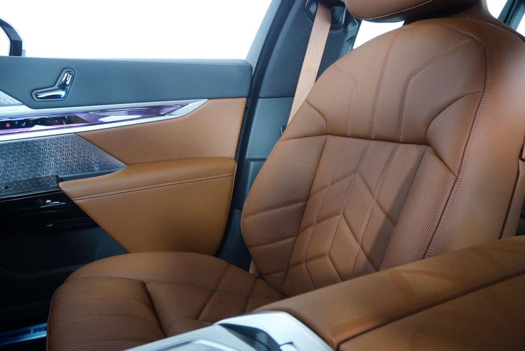 Thumbnail: 2025 BMW 7 Series - 26