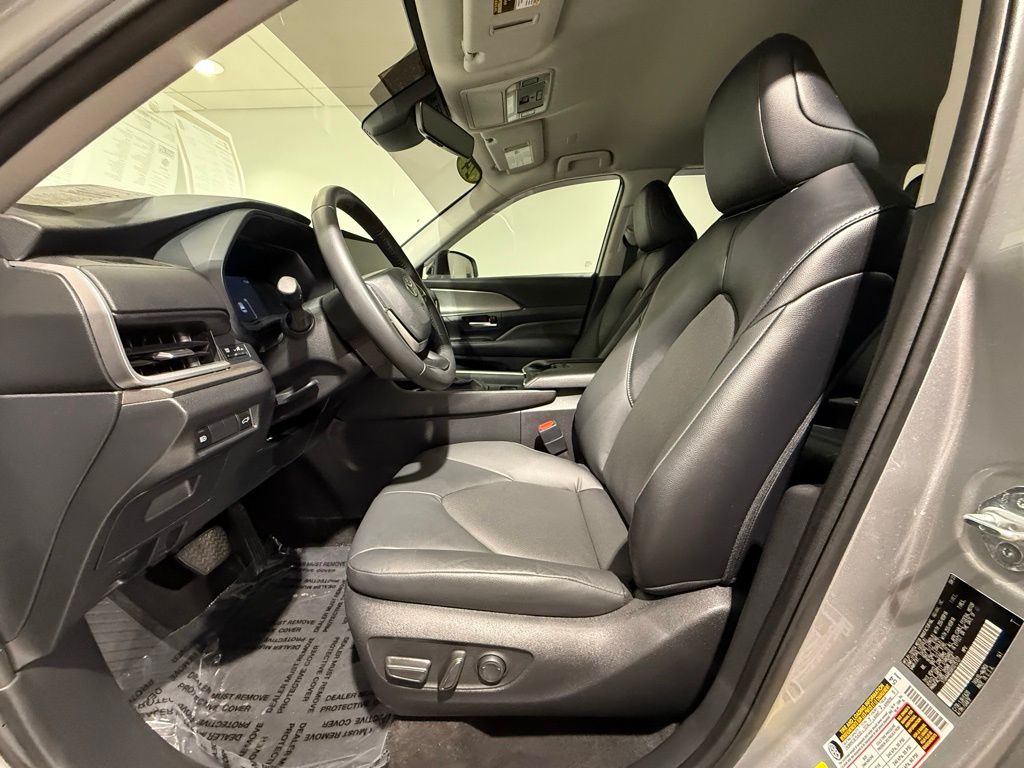Thumbnail: 2024 Toyota Grand Highlander - 13