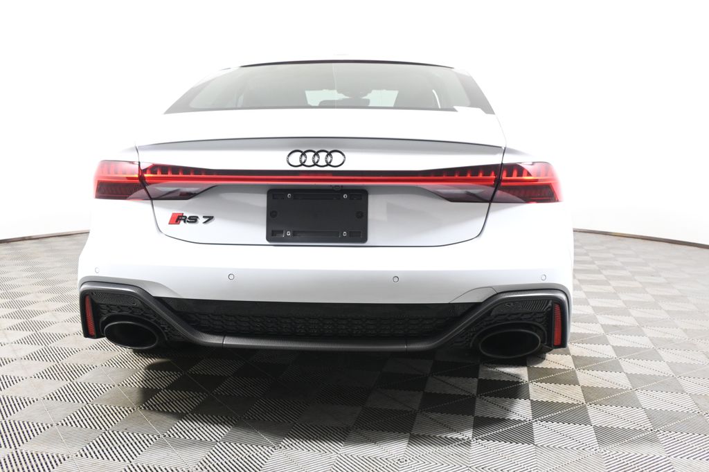Thumbnail: 2025 Audi RS 7 - 6