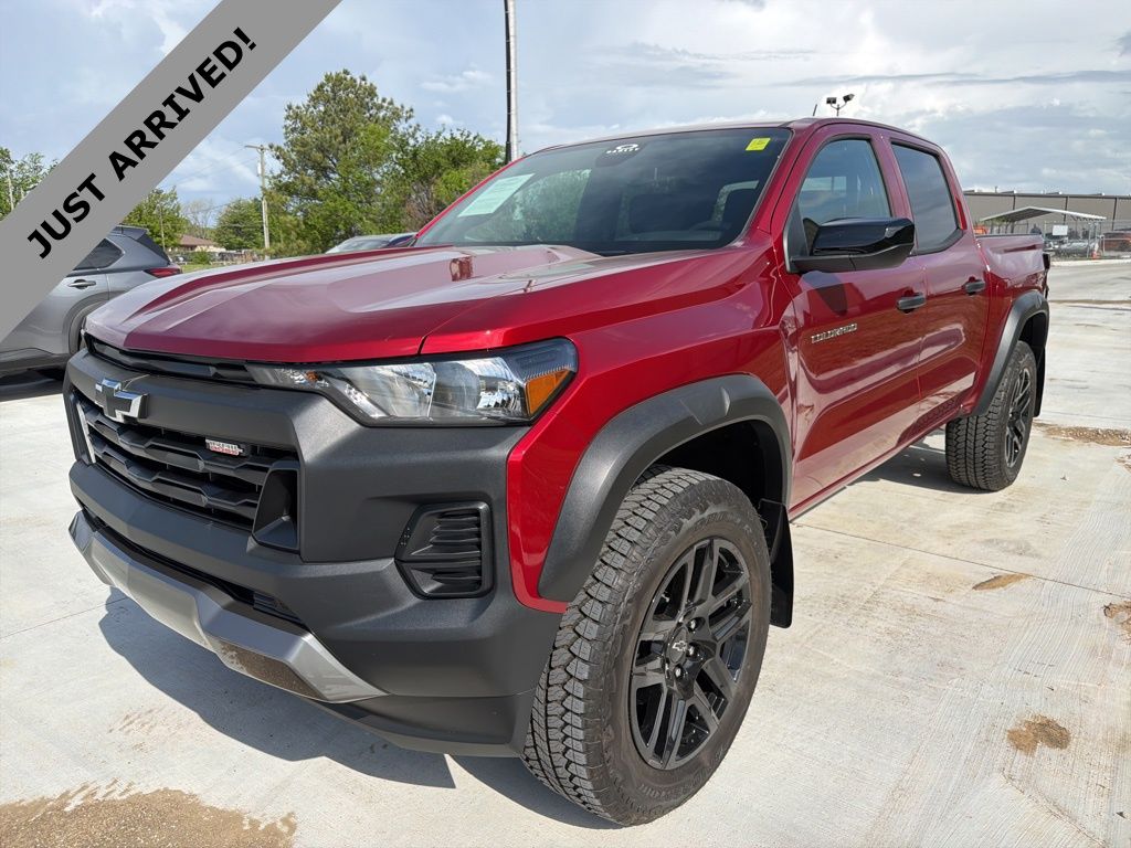 Radiant Red Tintcoat 2024 Chevrolet Colorado Trail Boss Crew Cab 4WD Pickup Truck Four-Wheel Drive 8-Speed Automatic