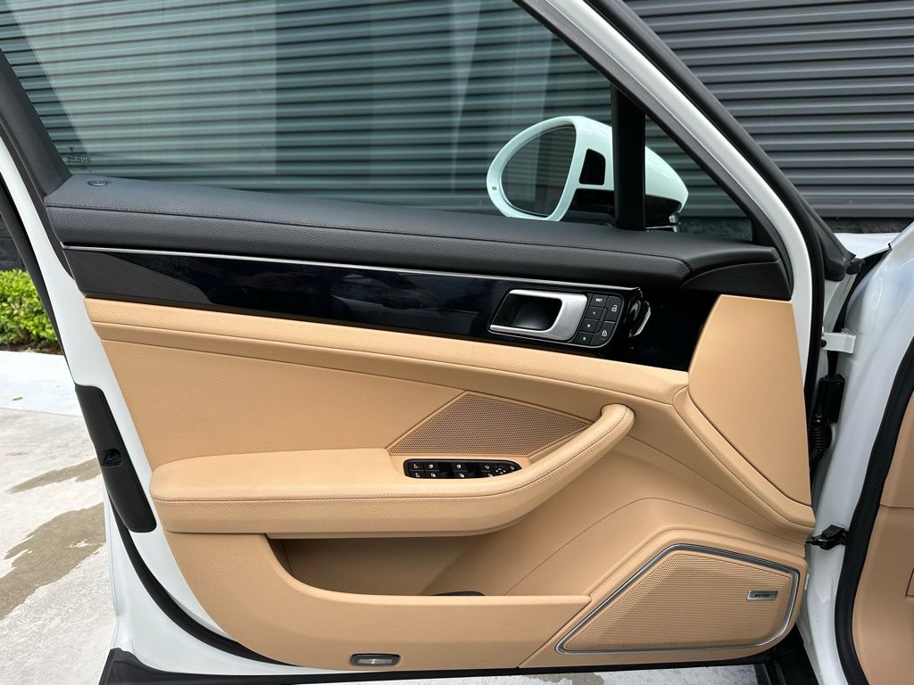 Thumbnail: 2023 Porsche Panamera - 13