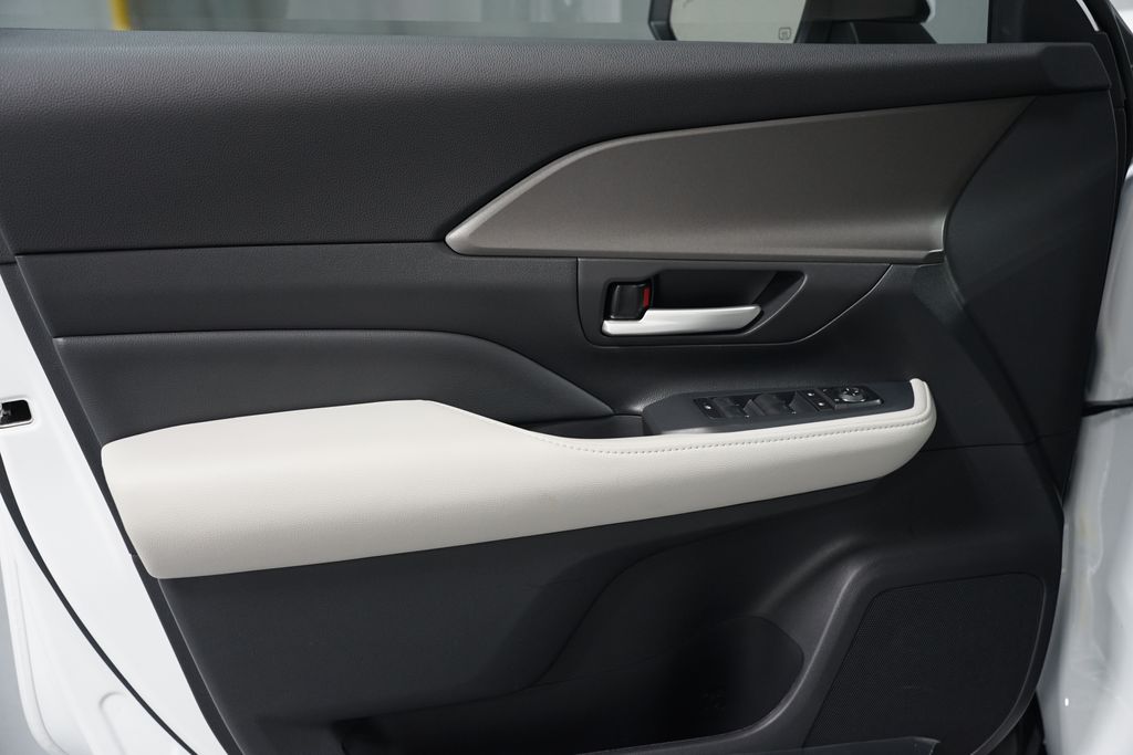 Thumbnail: 2026 Toyota Grand Highlander - 30