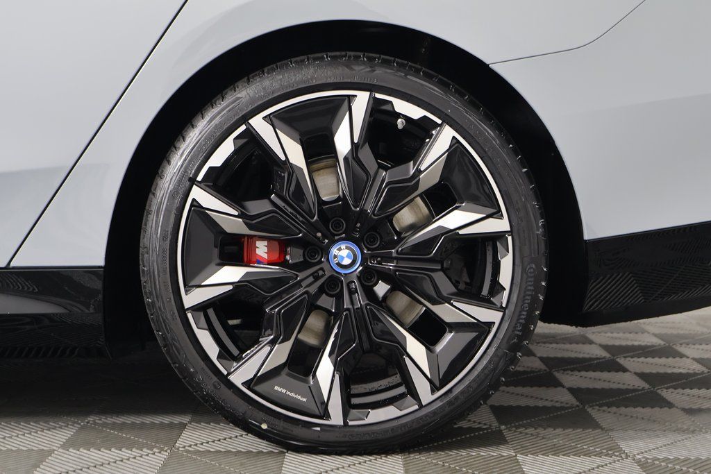 2025 BMW i5 xDrive40 10