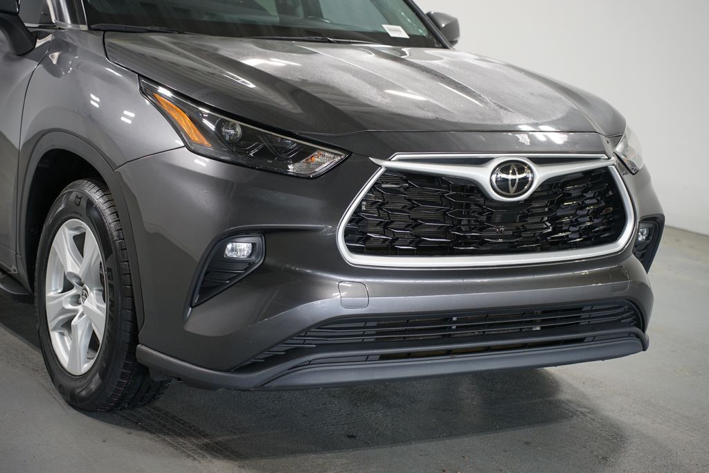 Thumbnail: 2023 Toyota Highlander - 4