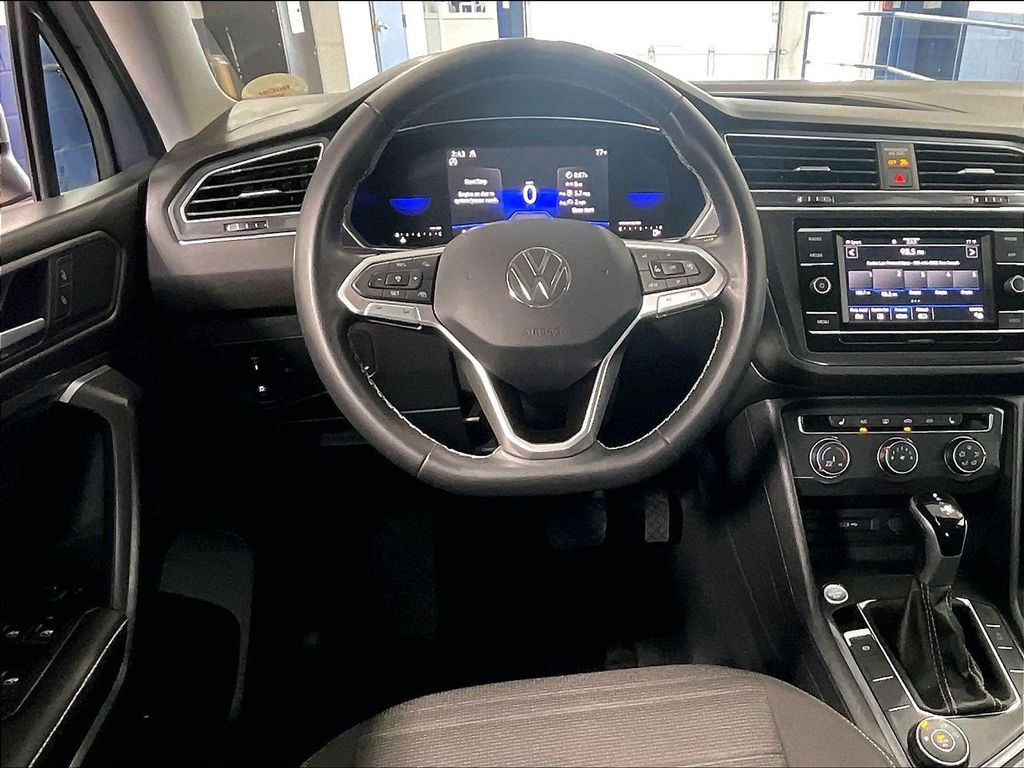 2023 Volkswagen Tiguan — photo 18