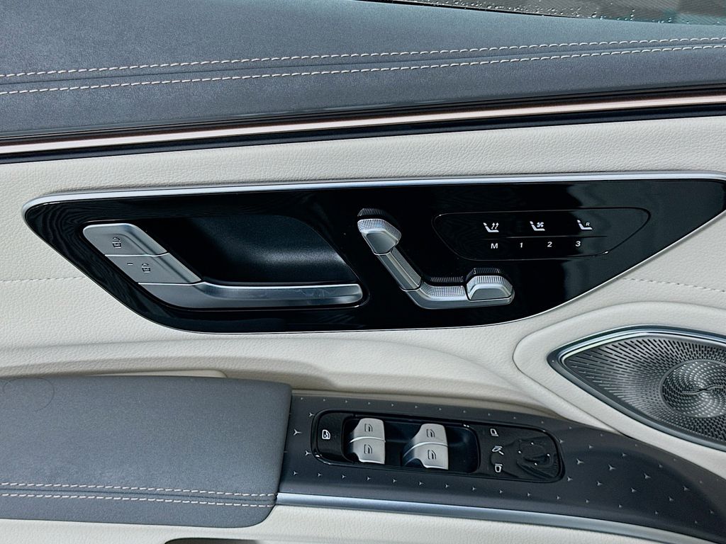 Thumbnail: 2022 Mercedes-Benz EQS - 18