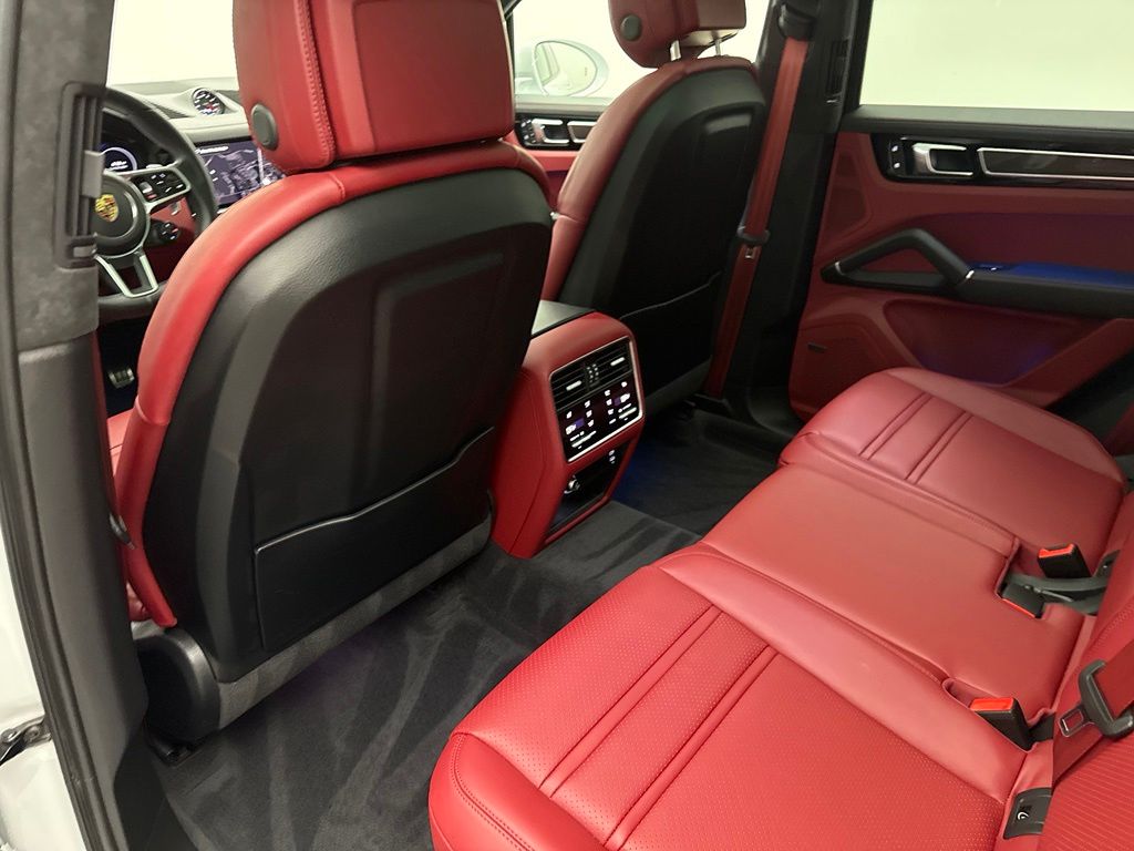 Thumbnail: 2023 Porsche Cayenne - 28