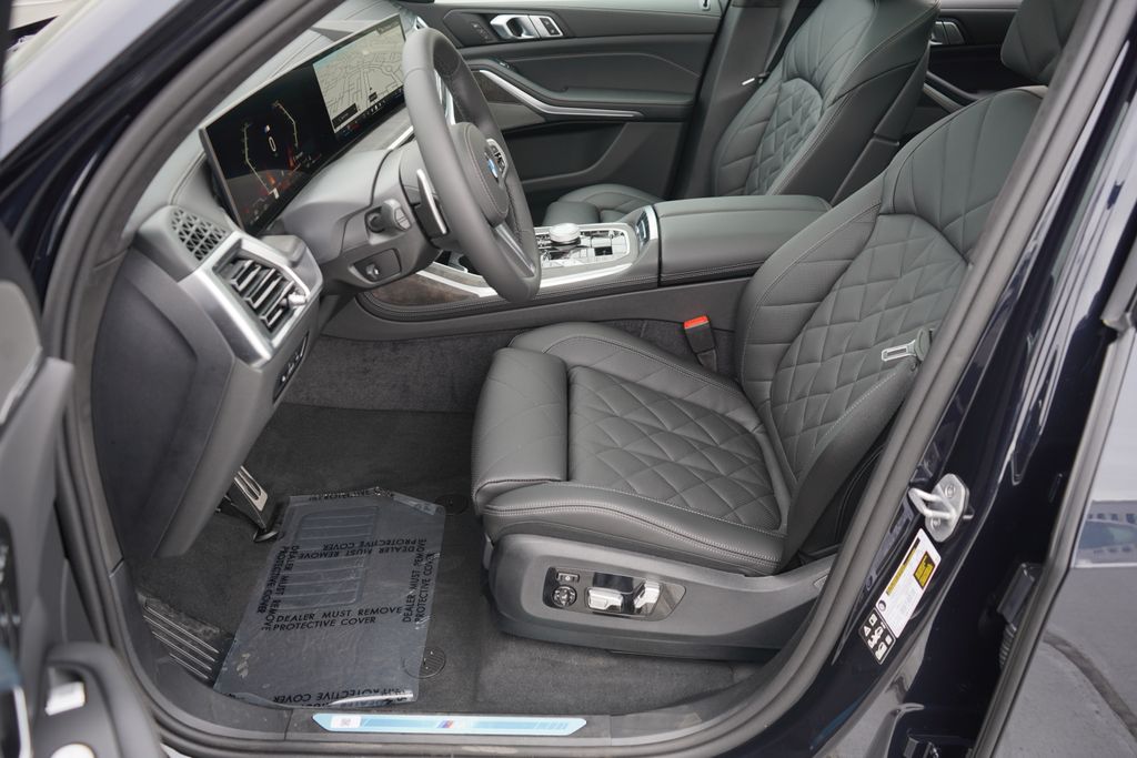 2025 BMW X7 xDrive40i 10