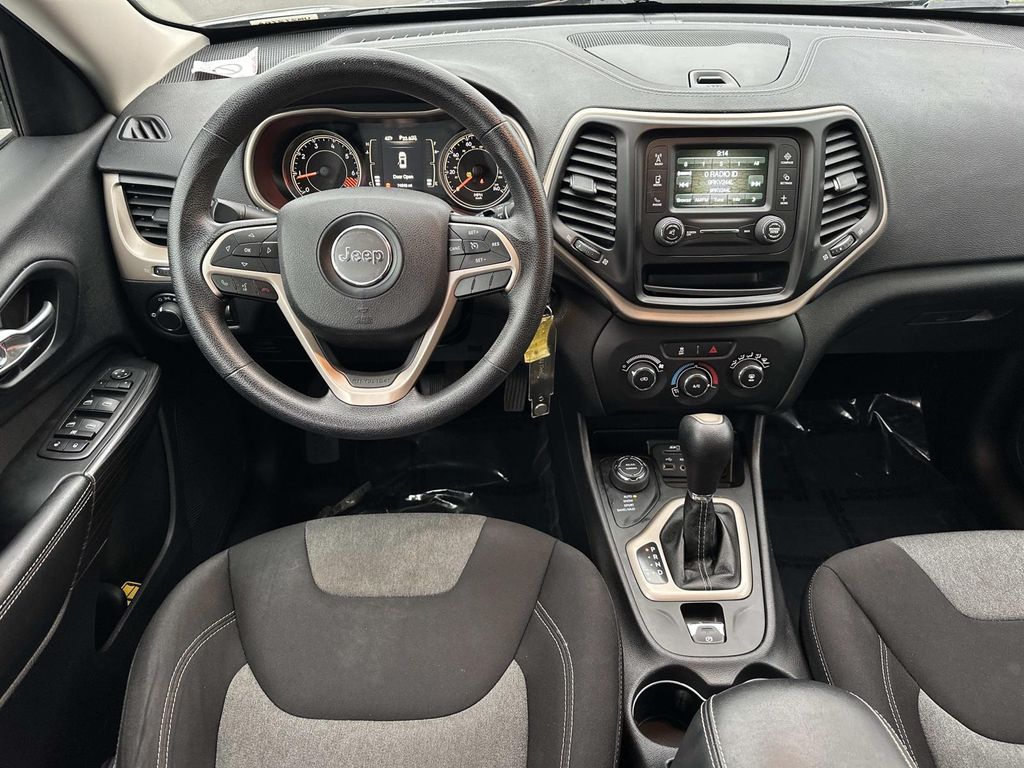 Thumbnail: 2014 Jeep Cherokee - 29