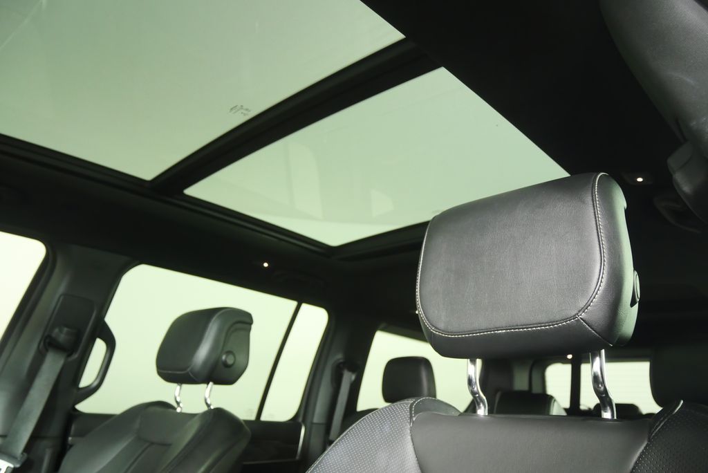 Thumbnail: 2022 Jeep Wagoneer - 12