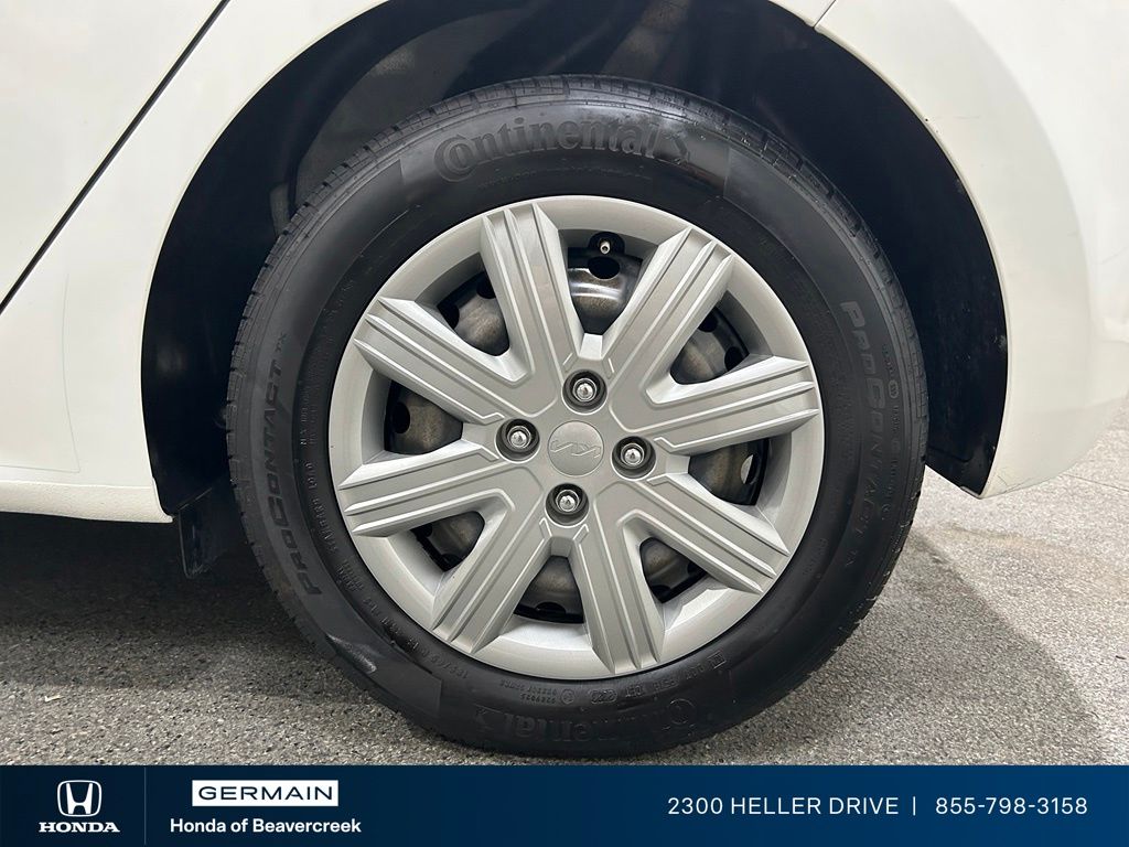Used 2023 White Kia S image 14