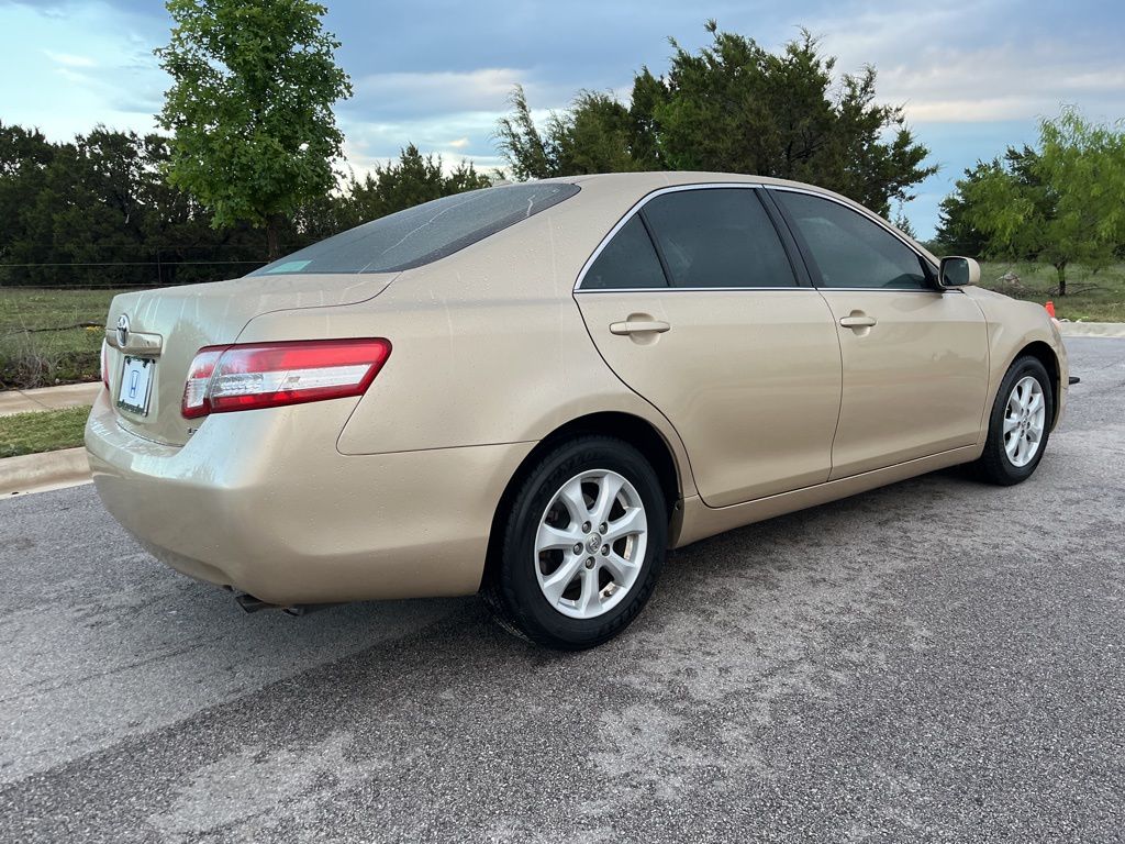 2011 Toyota Camry LE 4