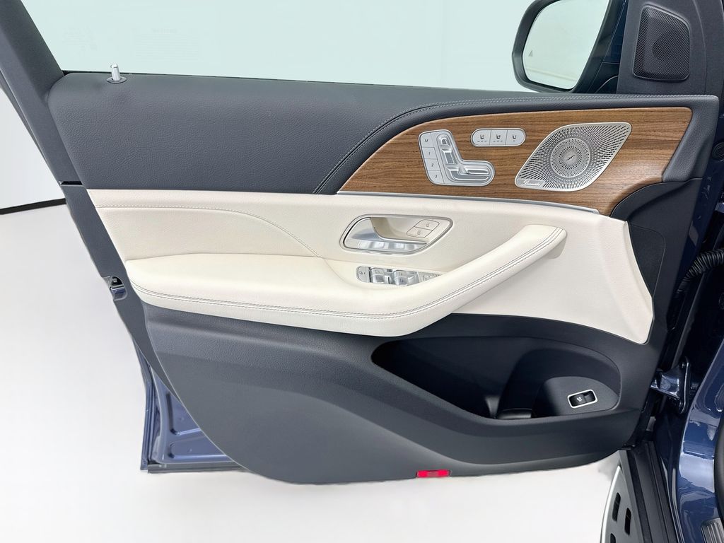 Thumbnail: 2026 Mercedes-Benz GLE - 24