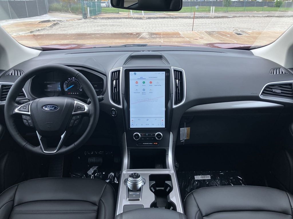 2024 Ford Edge SEL photo 4