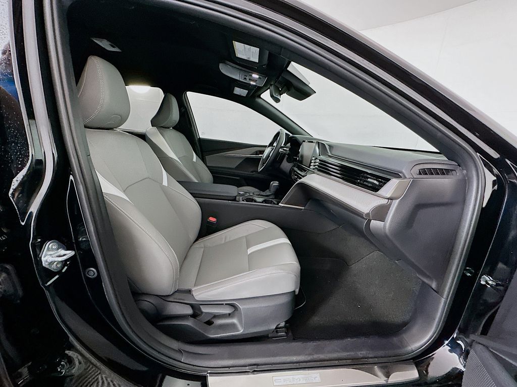 Thumbnail: 2025 Toyota Camry - 27