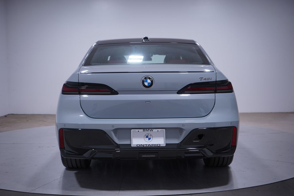Thumbnail: 2026 BMW 7 Series - 4