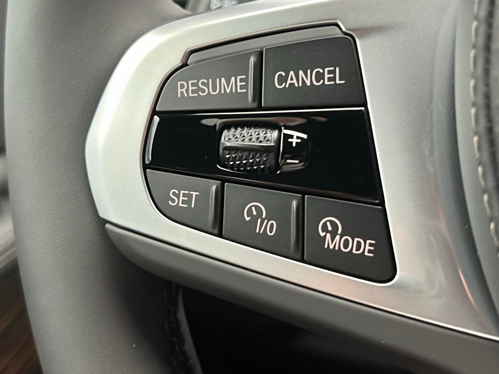 Thumbnail: 2026 BMW X7 - 15