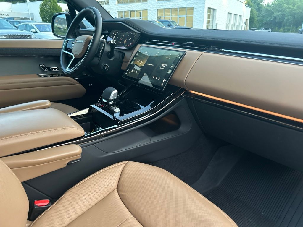 Certified Used 2025 Black Land Rover SE image 20