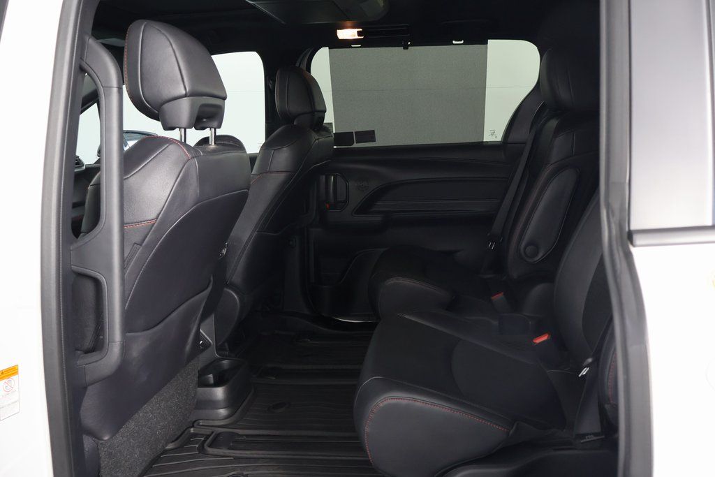 Thumbnail: 2026 Toyota Sienna - 10
