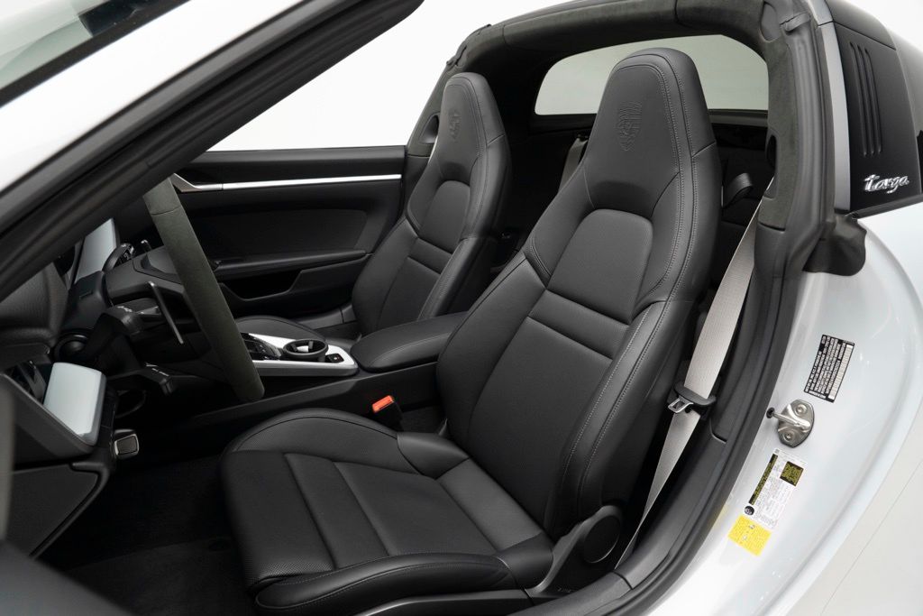 2024 Porsche 911 - Thumbnail 3