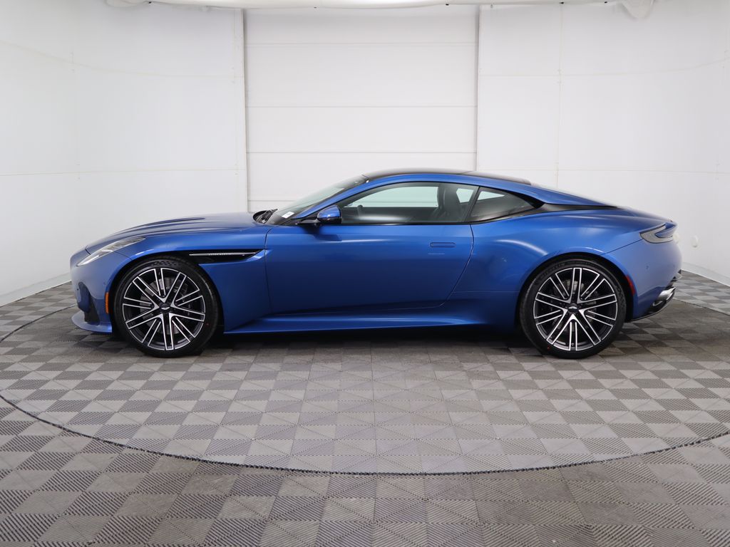 2025 Aston Martin DB12  8