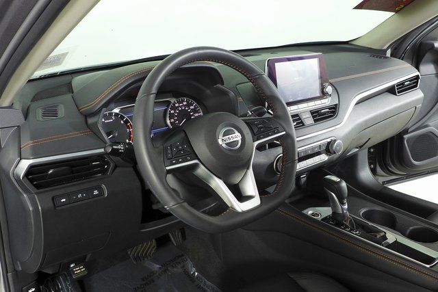 2022 Nissan Altima 2.5 SR 28