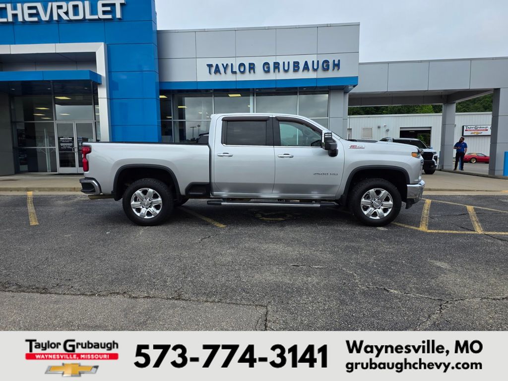 Silver Ice Metallic 2020 Chevrolet Silverado 2500HD Pickup Truck Four-Wheel Drive 6-Speed Automatic