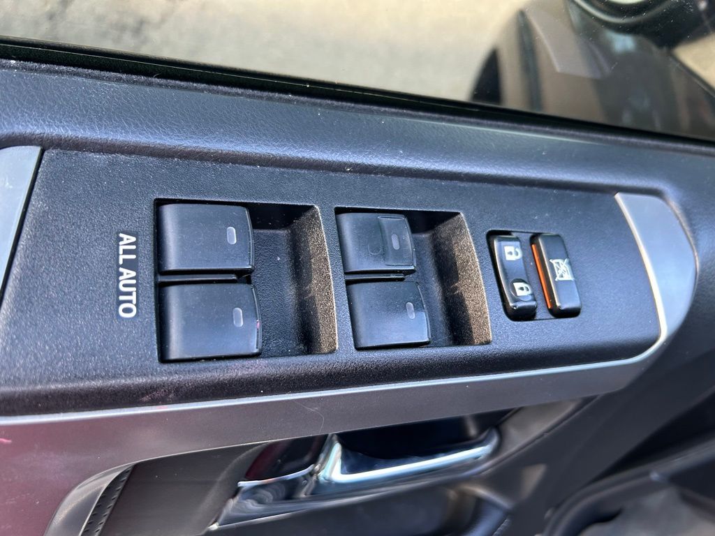 Thumbnail: 2019 Toyota 4Runner - 16