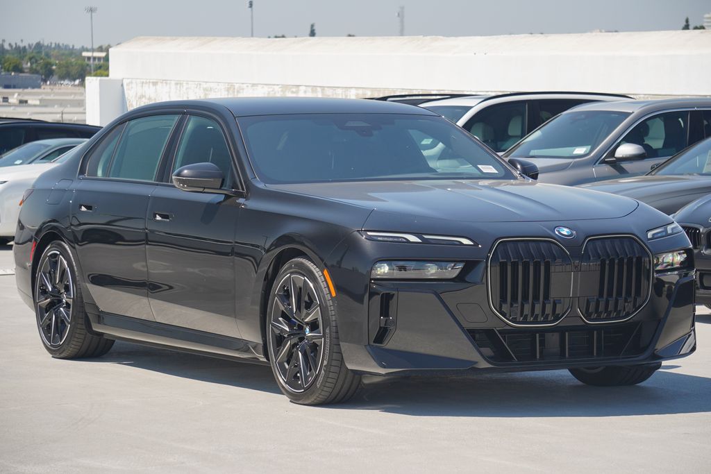 Thumbnail: 2026 BMW 7 Series - 3