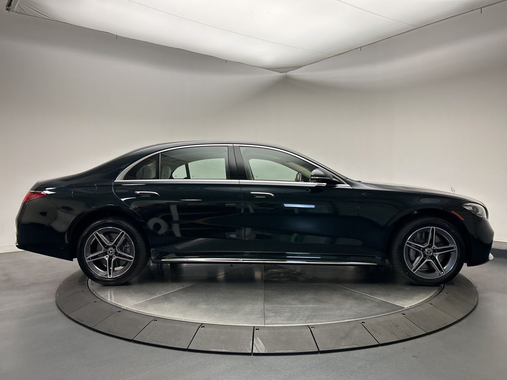Thumbnail: 2025 Mercedes-Benz S-Class - 8
