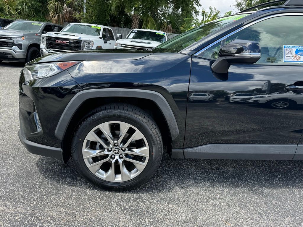 2020 Toyota RAV4 XLE Premium 11