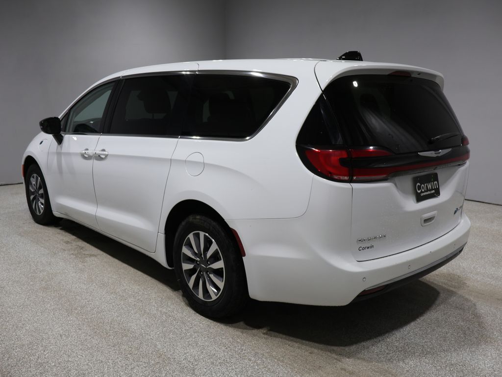 View vehicle photo 5