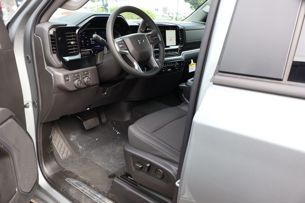 Thumbnail: 2026 Chevrolet Silverado 1500 - 13