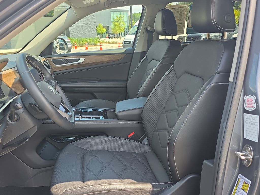2024 Silver Mist Metallic Volkswagen Atlas 2.0T SE w/Technology FWD SUV