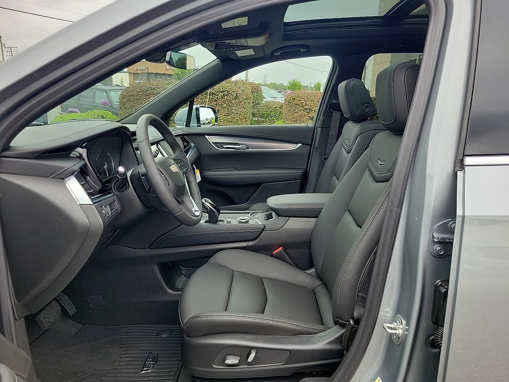 Thumbnail: 2025 Cadillac XT6 - 6