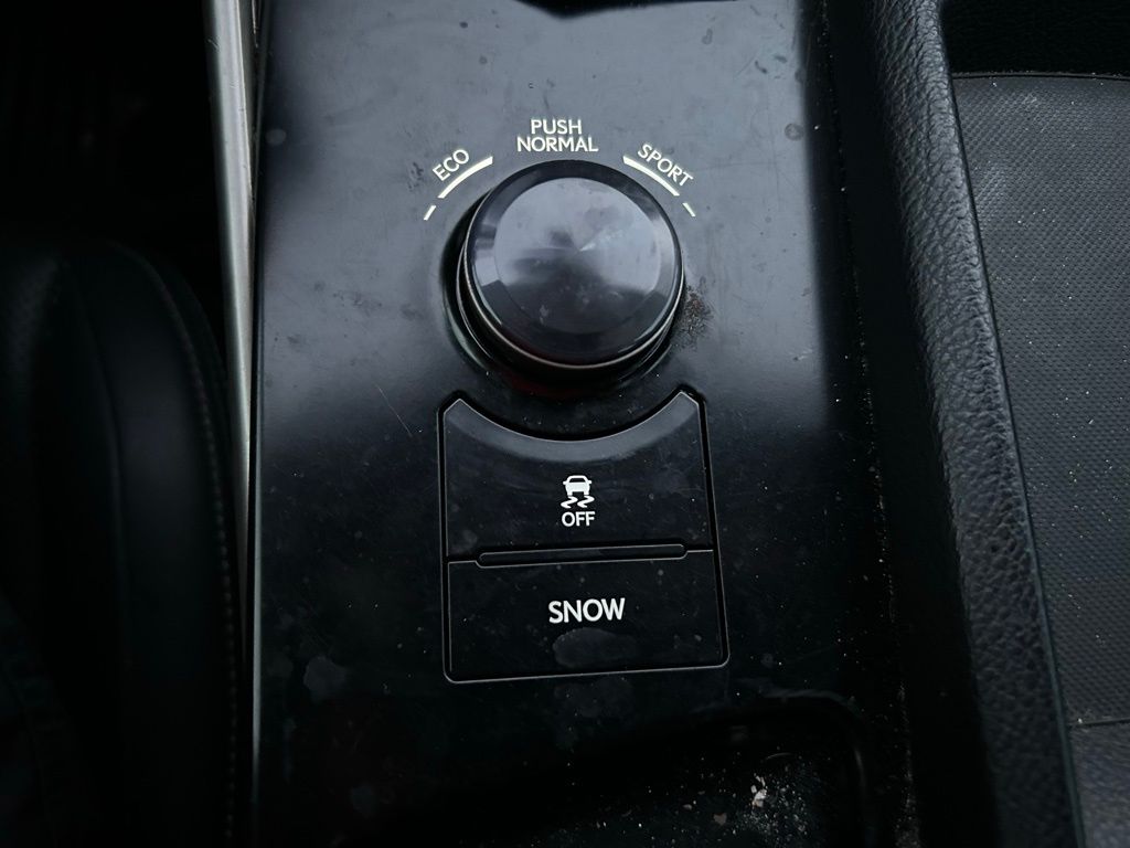 Thumbnail: 2014 Lexus IS - 26