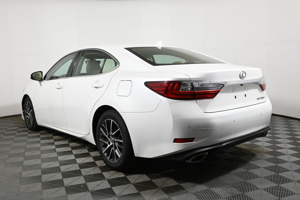 Thumbnail: 2016 Lexus ES - 5
