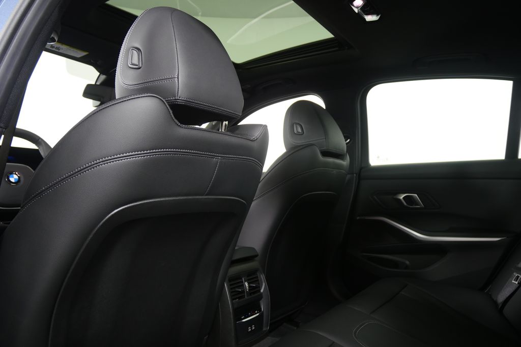 Thumbnail: 2026 BMW 3 Series - 16