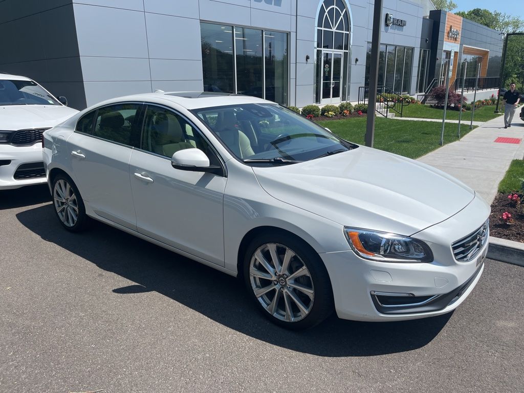 White 2018 Volvo S60 T5 Inscription Platinum AWD Sedan All-Wheel Drive Automatic