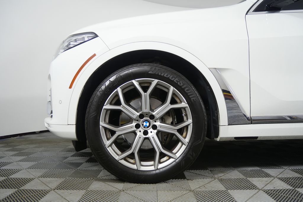 Thumbnail: 2021 BMW X7 - 7