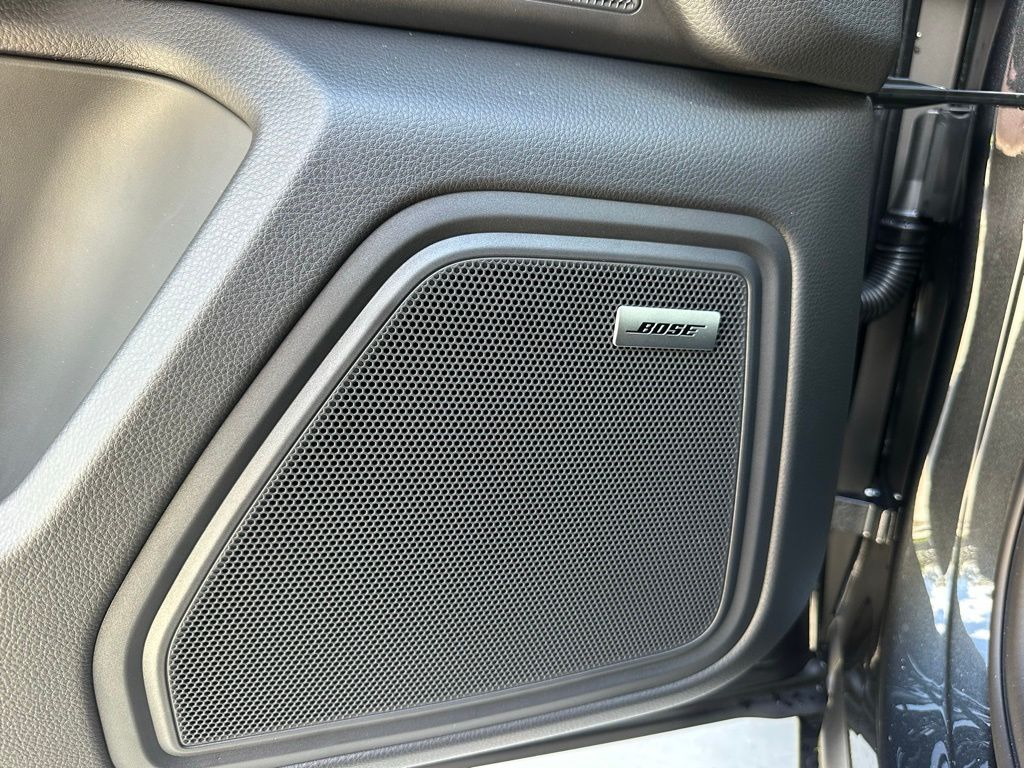 Thumbnail: 2026 Porsche Macan - 20